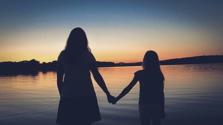 Kuidas minna eluga edasi pärast oma lapse suitsiidi? Karmeni kogemuslugu